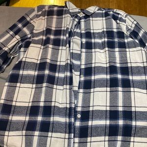 GAP- blue and white flannel